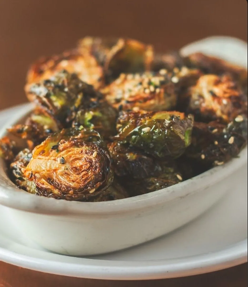 Crispy roasted Brussels sprouts with sesame seeds (illustrative image)