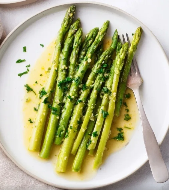 Fresh steamed asparagus (illustrative image)